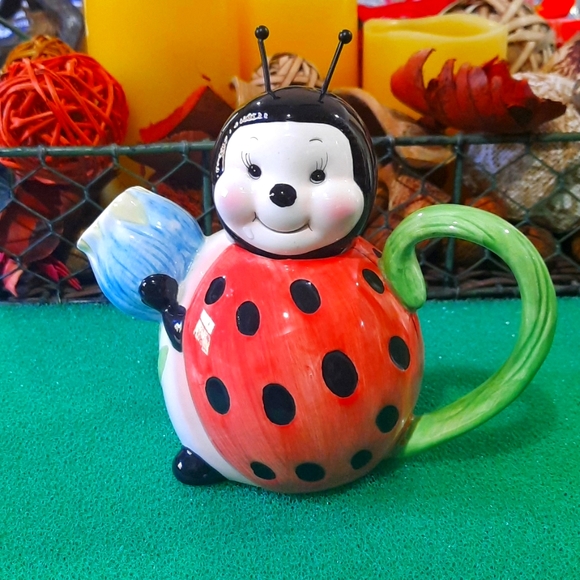 None Other - Decorative ladybug creamer